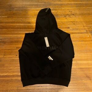 FEAR OF GOD ESSENTIALS PULLOVER HOODIE APPLIQUÉ LOGO